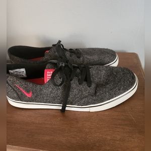 NIKE Dark Gray Lace-Up Shoes. Mens Size 13